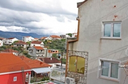 Trojica vandala provalila u vikendicu na Čiovu i zapalila ju