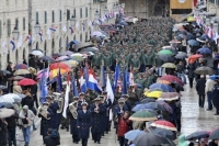 Biskup Uzinić predvodio križni put u spomen braniteljima