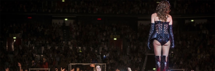 Severina napunila Arenu i održala koncert života:Ispred 18.000 ljudi skinula se u grudnjak i ljubila s plesačicom