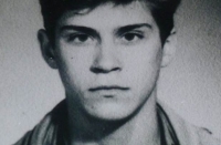 Igor Kačić bio je maloljetni branitelj i najmlađa žrtva Ovčare. Izdvojili su ga u skupinu koju je trebalo pustiti, ali je susjed rekao: 'Ne može!' Ubijen je sa 16 godina..