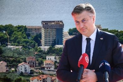 U Podstrani sastanak Vlade sa županima, gradonačelnicima i načelnicima