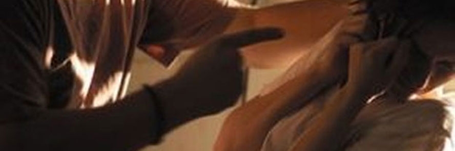 Sin istukao majku pa joj suprug prijetio nožem kako ne bi zvala policiju