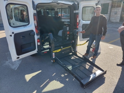 Stiglo novo kombi vozilo prilagođeno za prijevoz osoba s invaliditetom u sklopu projekta Korak po korak