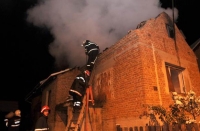 Eksplozija plina u Kaštelima: Vatrogasci spasili ozlijeđenog muškarca iz razrušene kuće