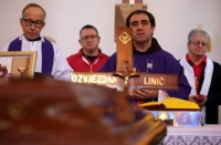 Kolone ljudi na putu prema Taboru fra Zvjezdana Linića