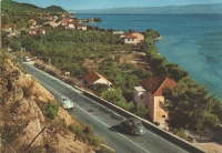 PODSTRANA NEKADA Pogled na Grljevac - dvadesetak kuća i tri automobila