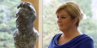 Pogledajte kako je Kolinda emotivno predstavila bistu dr. Tuđmana
