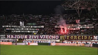 Torcida transparentima odala počast dvojici preminulih hrvatskih branitelja: ‘Vječno ti hvala. Zaboravit te nećemo nikad!‘