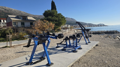 Novo vanjsko vježbalište u Grljevcu upotpunjuje rekreacijsku zonu uz obalnu šetnicu u Podstrani